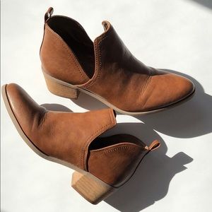 American Eagle Cognac bootie